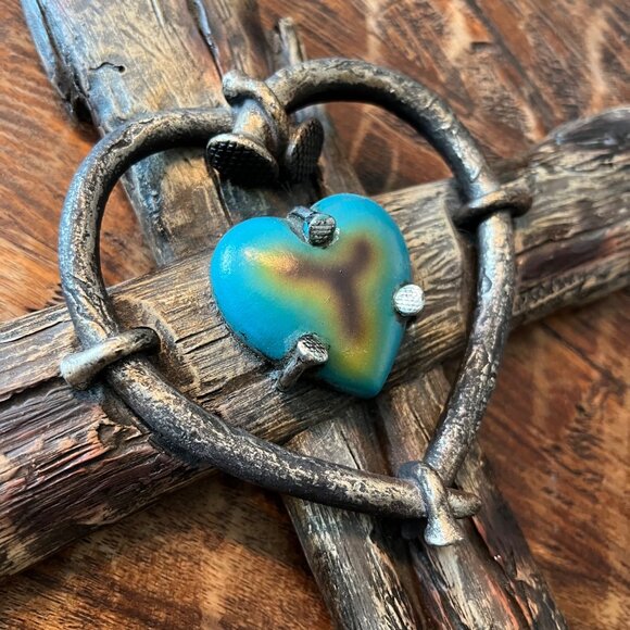 Rustic Western Wall Cross With Heart Centerpiece & Weathered Wood Look - Picture 3 of 10